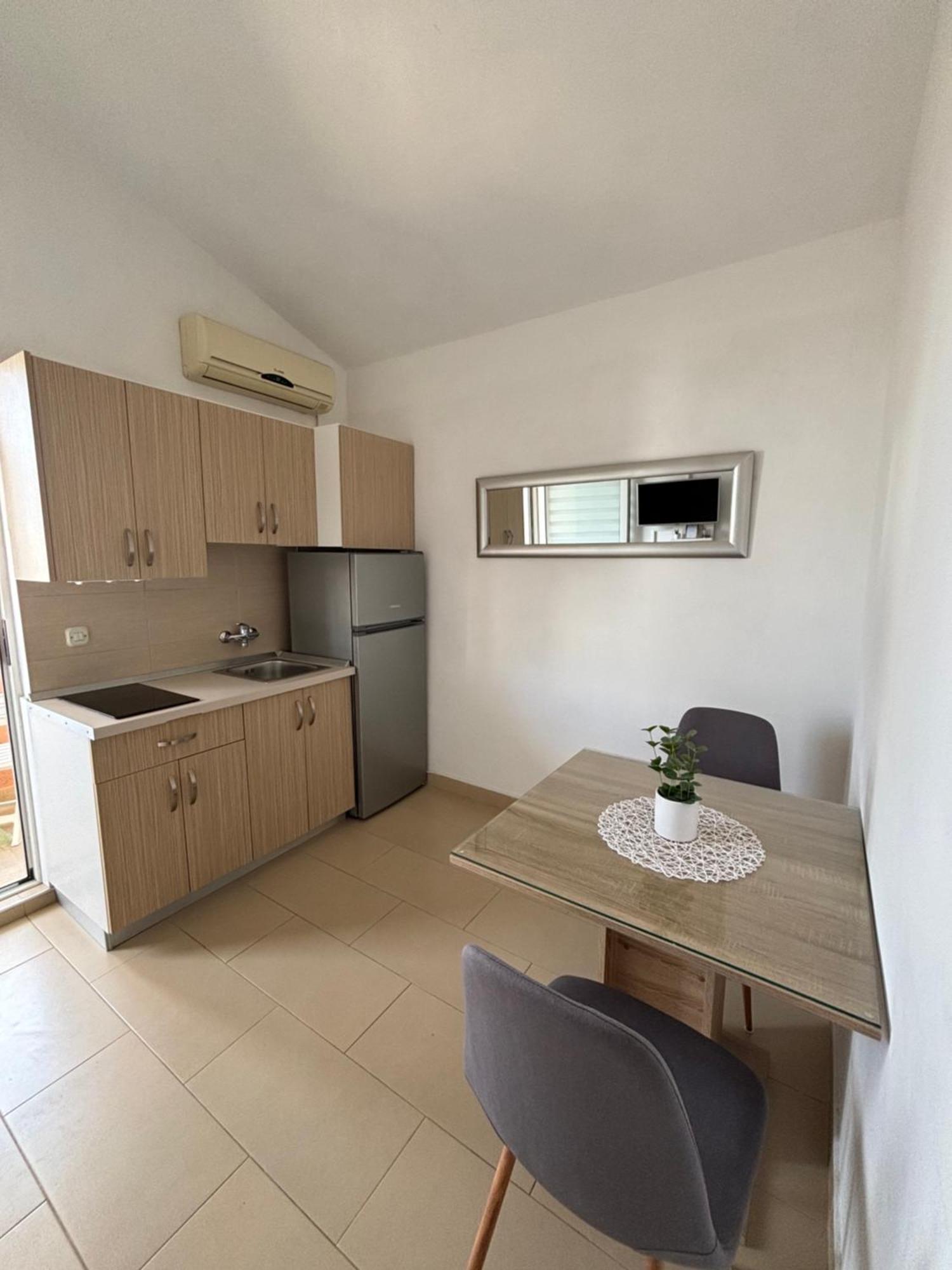 פריבלאקה Apartments Lolo מראה חיצוני תמונה